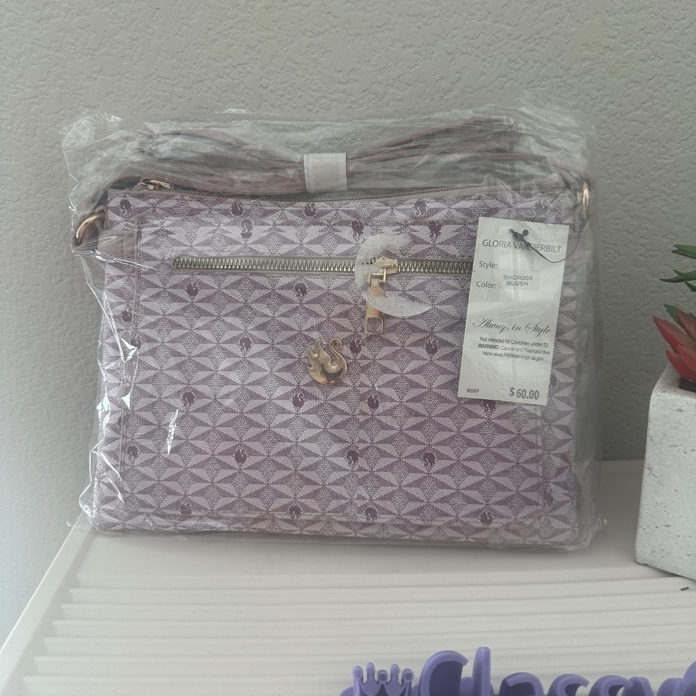 Gloria Vanderbilt Cross Shoulder Bag Purse Handbag Pockets Zippers Blush